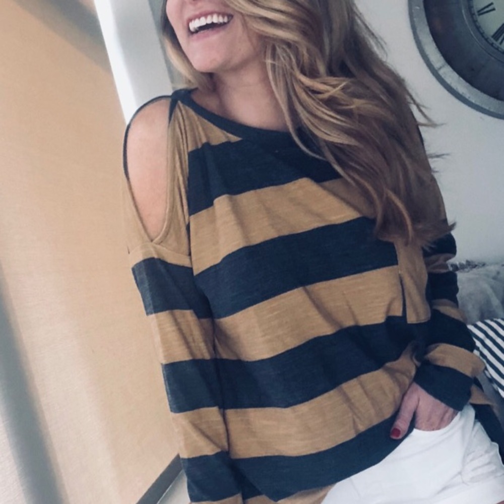 Amy Cold Shoulder Long Sleeve - Picture 2 of 5